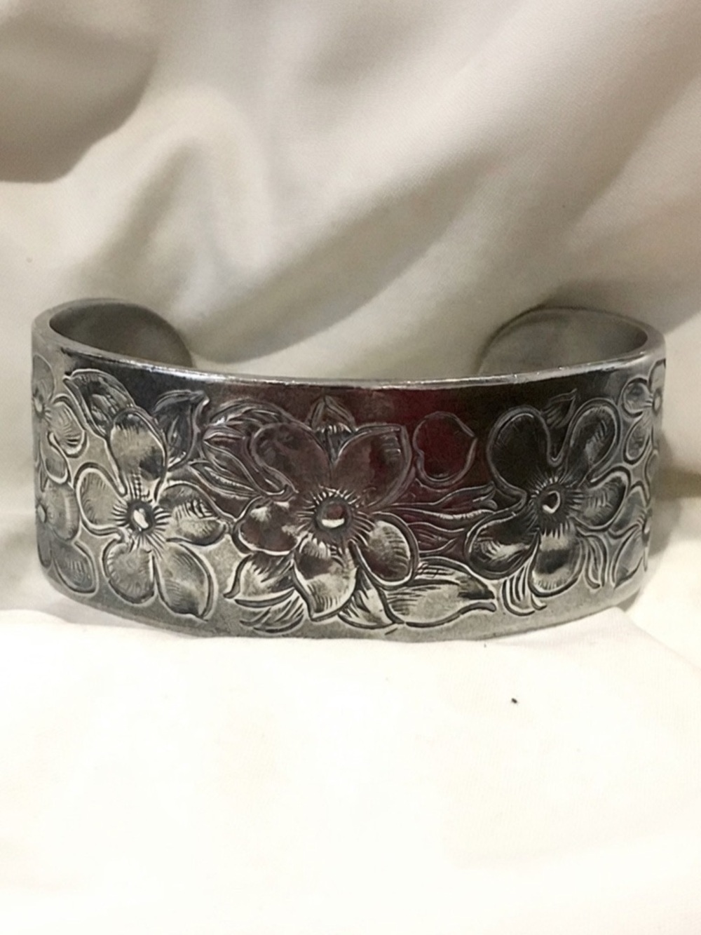 VINTAGE SALISBURY Floral Engraved Pewter Cuff